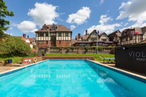  De Rougemont Manor  Бренвуд
